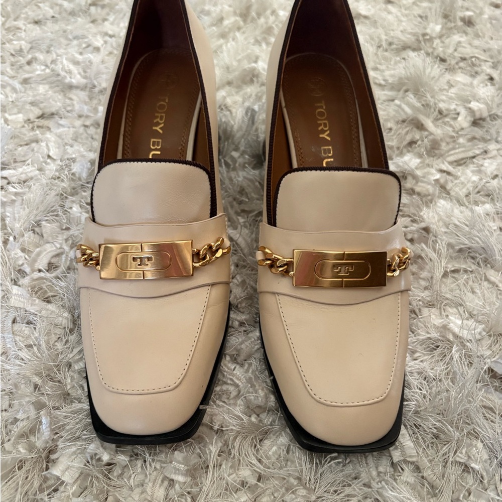 Tory Burch Women's Beige Loafers with Gold Chain